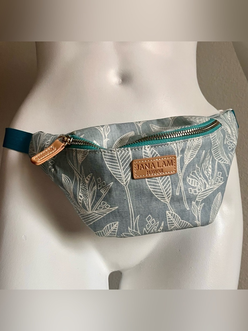 Jana Lam Hawaii Tropical Belt Bag Fanny Pack Blue Botanical Print